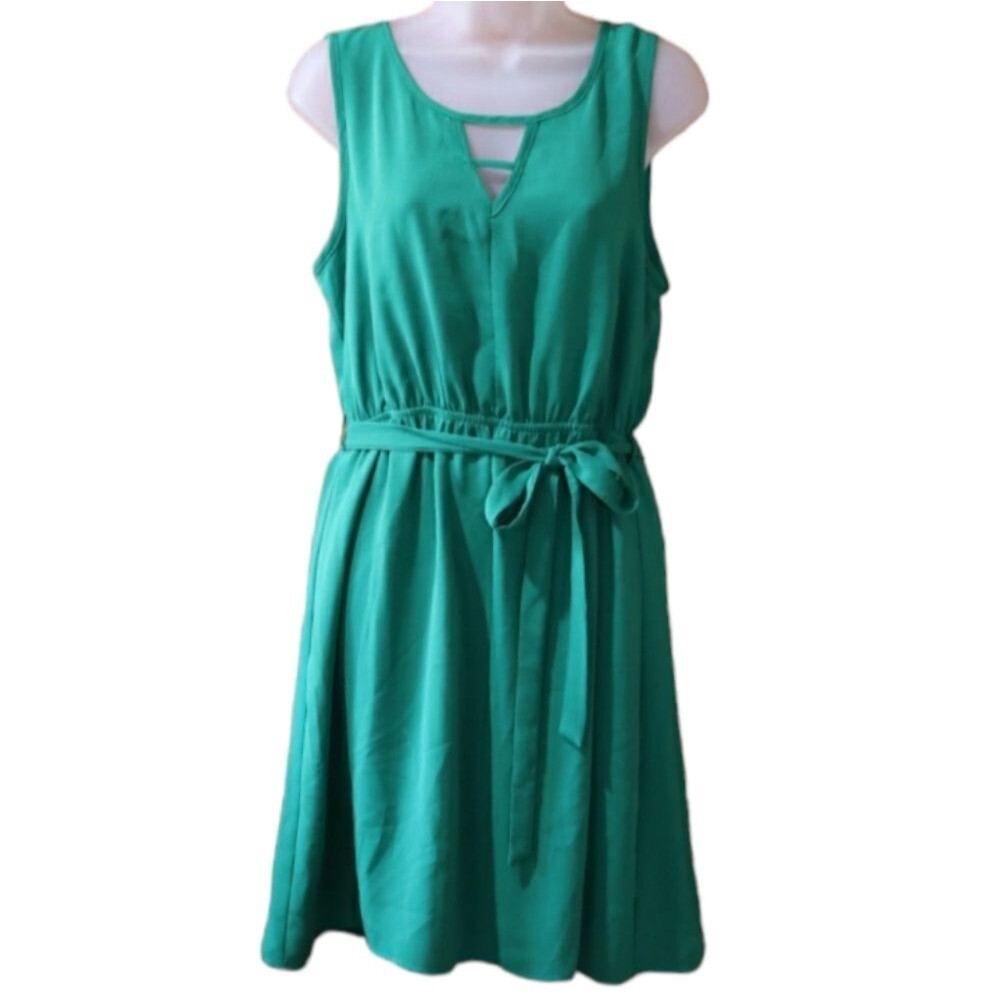 Skies Are Blue Green Belted Cage Back V-Neck Knee-Length Dress Medium